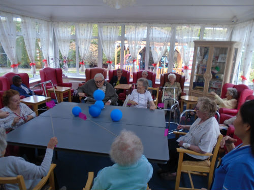 Balloon-Table-Tennisa